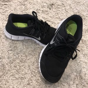 FINAL PRICE DROP • Women’s Black Nike Running Shoe